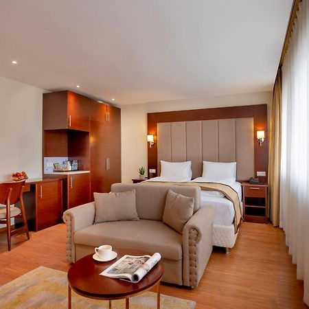 Palast Hotel Huerth Exterior photo