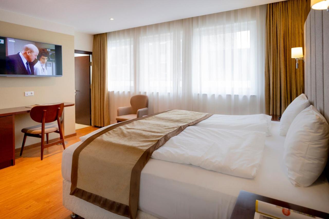 Palast Hotel Huerth Exterior photo