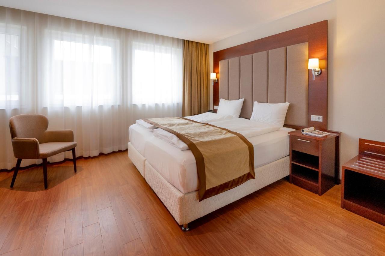 Palast Hotel Huerth Exterior photo