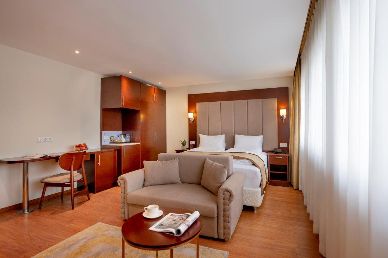 Palast Hotel Huerth Exterior photo